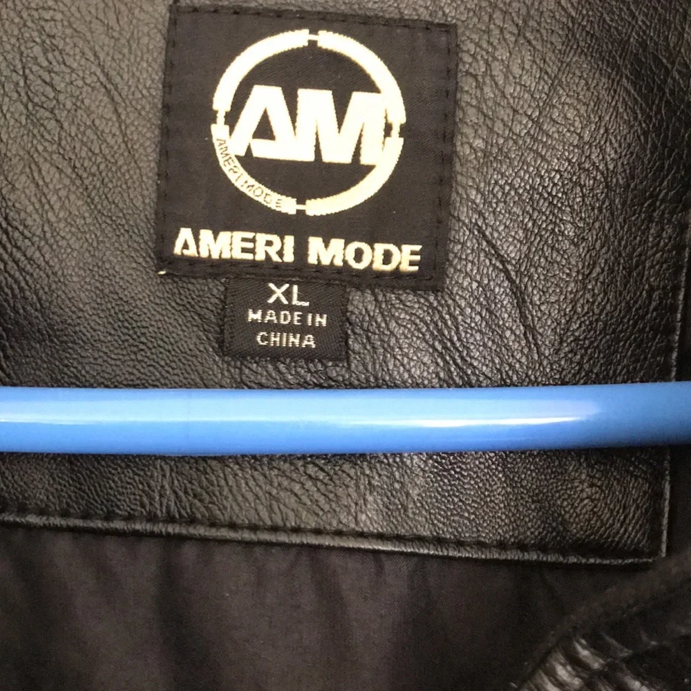 Men’s Leather Jacket - Picture 2 of 5